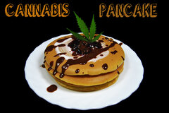 Cannabis PANCAKE  nalesniczki z jagodami, czekolada I masłem konopnym