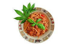 Cannabis Tomato pasta   makaron Z marihuana talerzyk ogrodnika