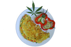 ​Omlet na maśle konopnym z suszem